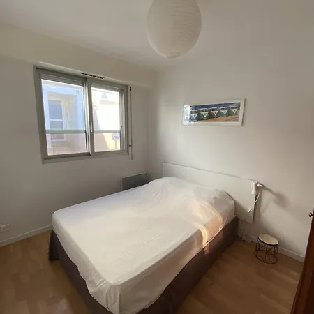 2 Etoiles Proche Апартаменты *